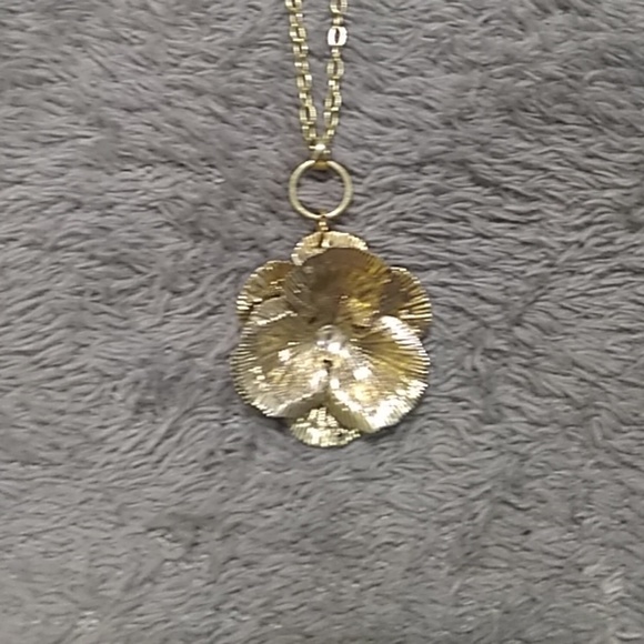 ✨Gold Rose Necklace✨ - Picture 2 of 3